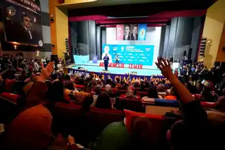 Kacır'dan İzmir Gençlik Kollarına: AK Parti, Türkiye'yi Dünyayla Yarışır Hale Getirdi