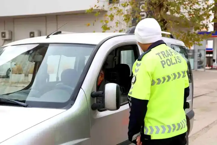 Adana Kozan'da Dronla Trafik Denetimi: 60 Sürücüye Ceza