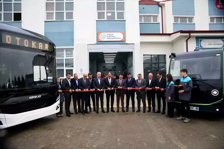 Otokar'dan Gençlere Elektrikli Araç Atölyesi